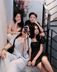 Hai Nàng WAGs