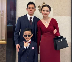 Hành trình 10 năm bên chồng cầu thủ